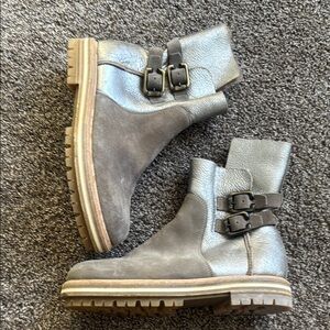 AGL size 7.5 never worn Stylish Gray Ankle Boots
